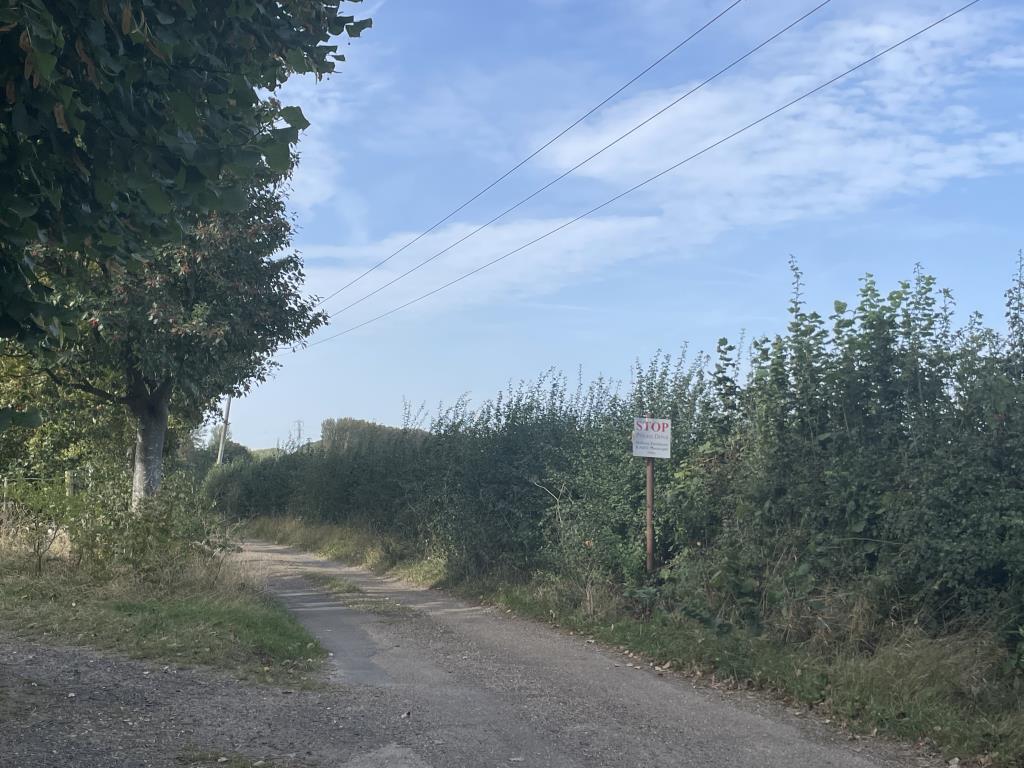 Lot: 21 - OUTSTANDING RURAL OPPORTUNITY! PLANNING FOR CONVERSION AND DEVELOPMENT FOR TWO SUBSTANTIAL RESIDENCES - view of access road to the site